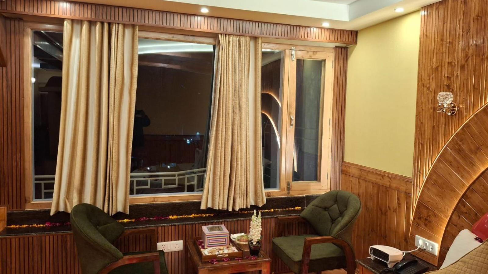 แกลเซียร์ รีสอร์ต Hotel มะนาลี ภายนอก รูปภาพ