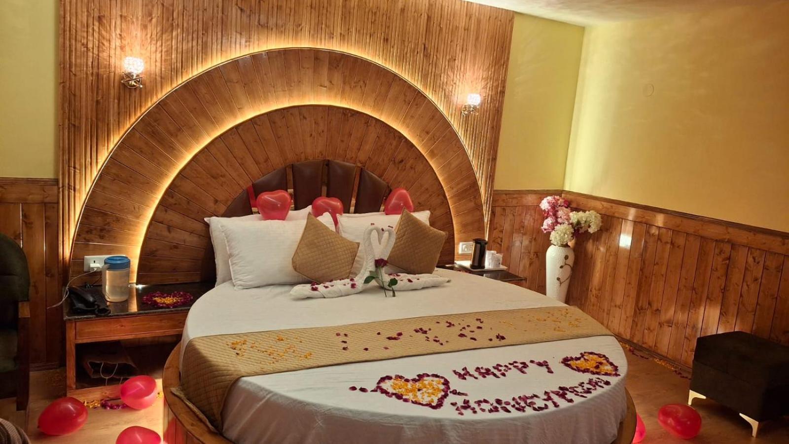 แกลเซียร์ รีสอร์ต Hotel มะนาลี ภายนอก รูปภาพ