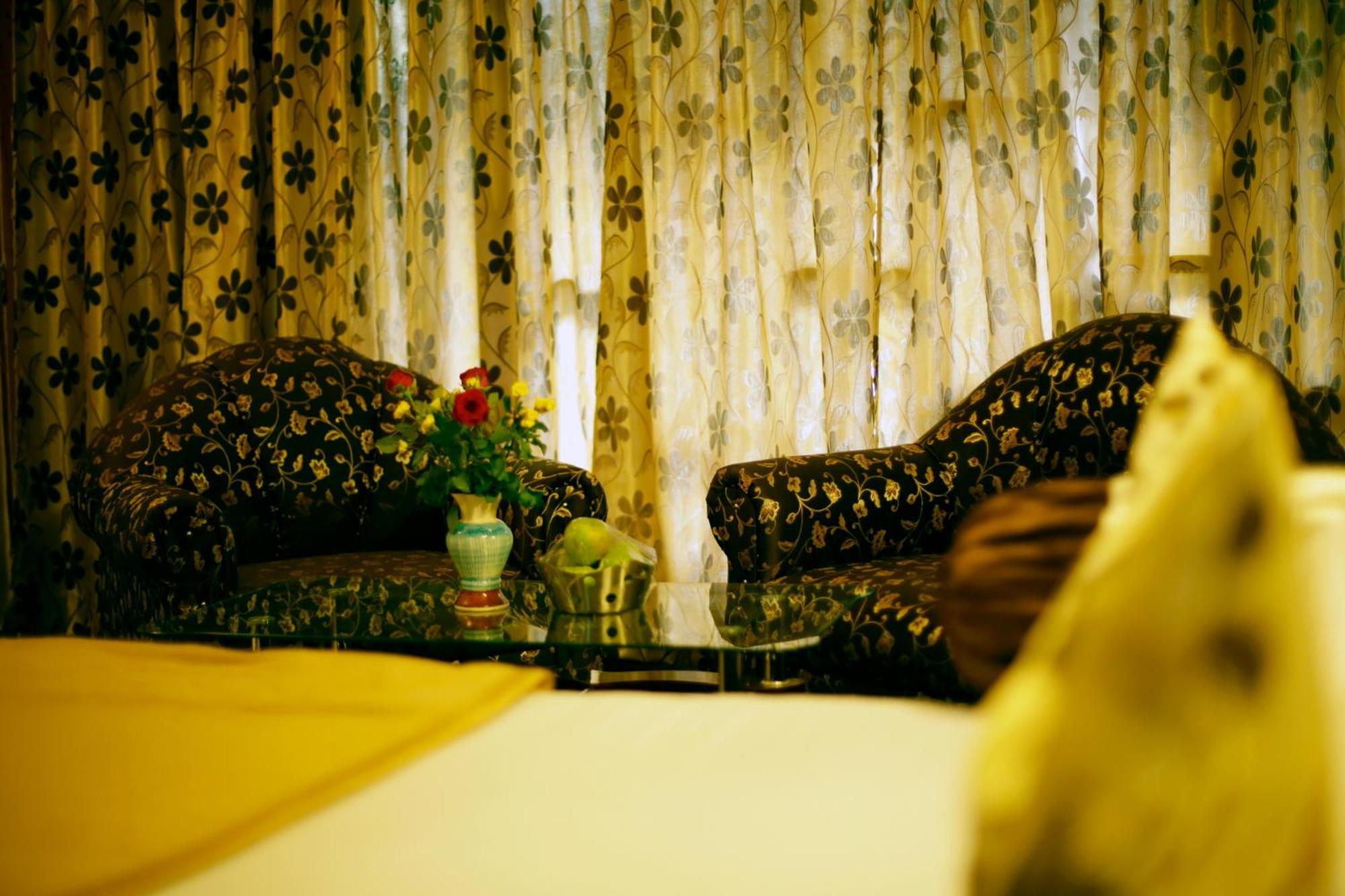 แกลเซียร์ รีสอร์ต Hotel มะนาลี ภายนอก รูปภาพ