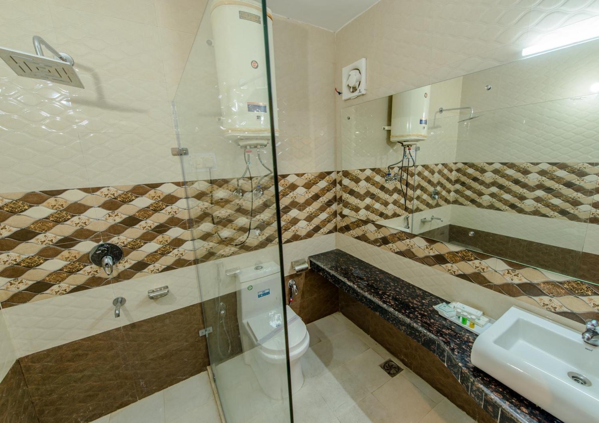 แกลเซียร์ รีสอร์ต Hotel มะนาลี ภายนอก รูปภาพ