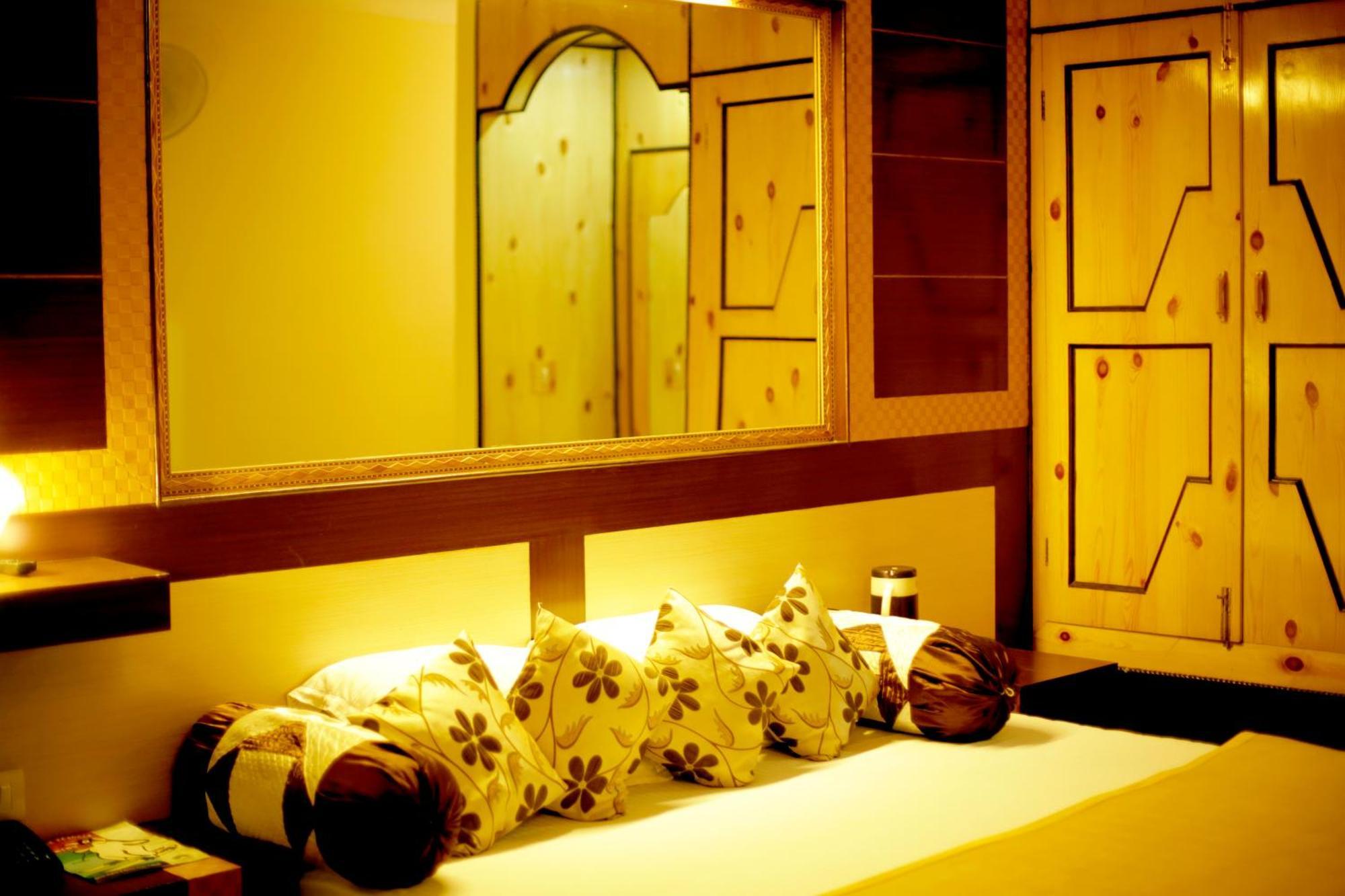 แกลเซียร์ รีสอร์ต Hotel มะนาลี ภายนอก รูปภาพ
